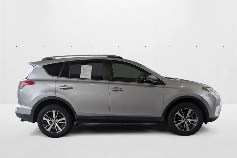 2018 Toyota RAV4 XLE photo 1
