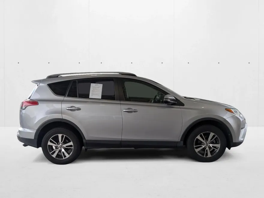 2018 Toyota RAV4 XLE photo 1