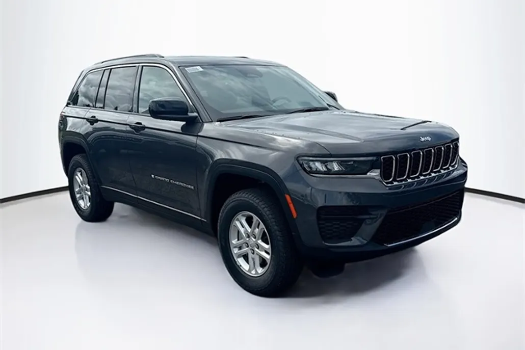 2025 Jeep Grand Cherokee Laredo photo 1