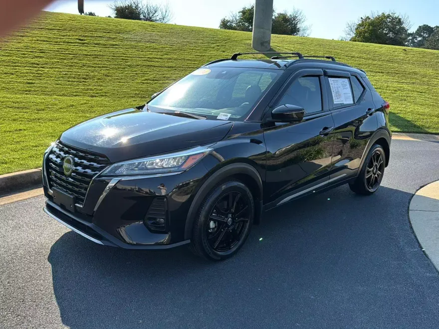 2024 Nissan Kicks SR photo 1