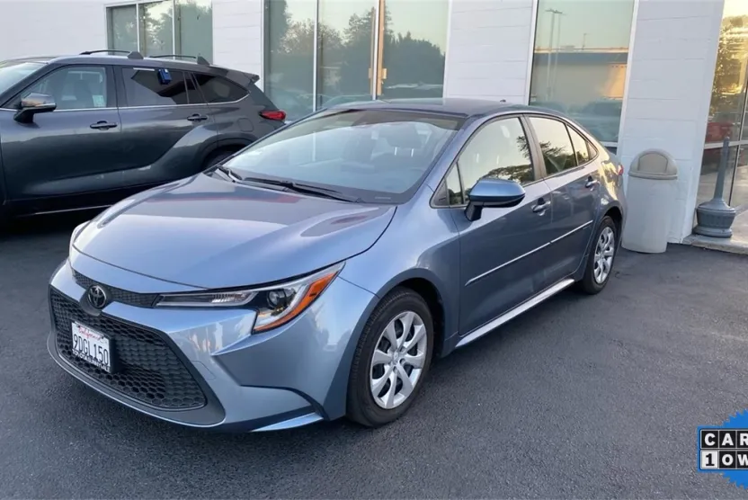 2022 Toyota Corolla LE photo 1
