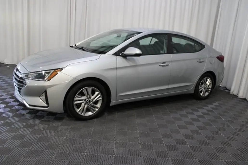 2020 Hyundai Elantra SEL photo 1