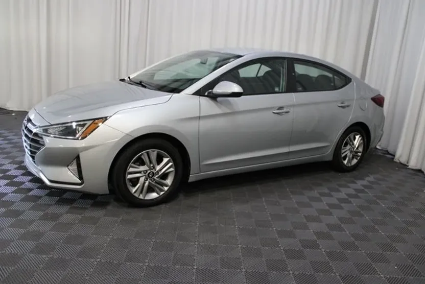 2020 Hyundai Elantra SEL photo 1