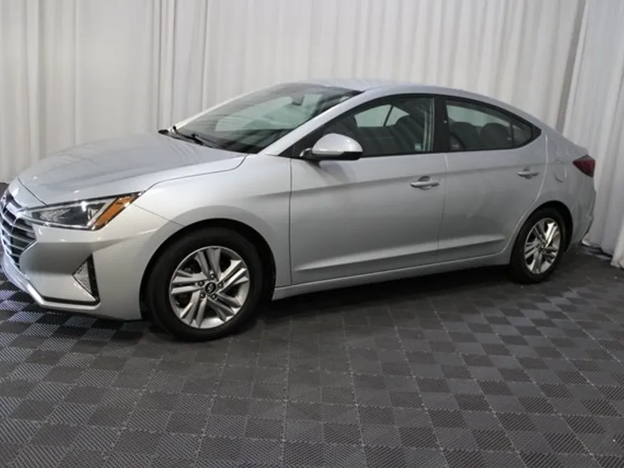2020 Hyundai Elantra SEL photo 1