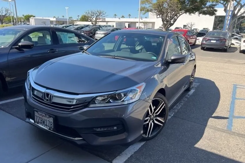 2017 Honda Accord Sport photo 1
