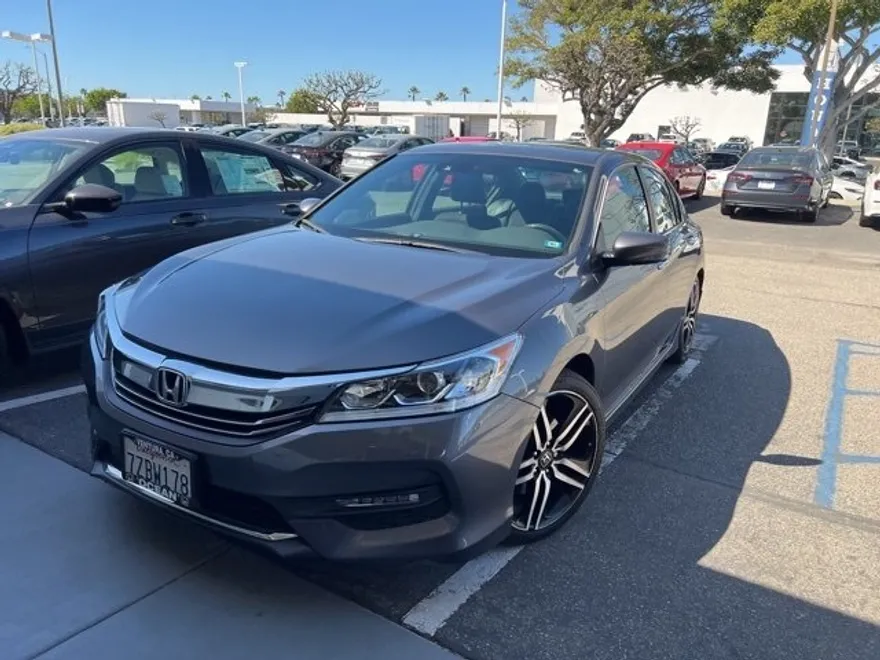 2017 Honda Accord Sport photo 1