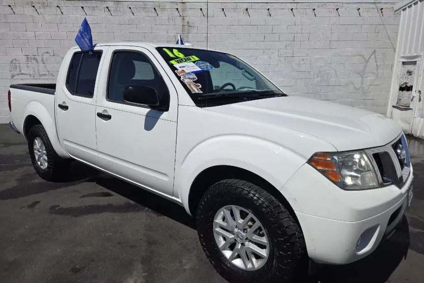 2016 Nissan Frontier SV photo 1