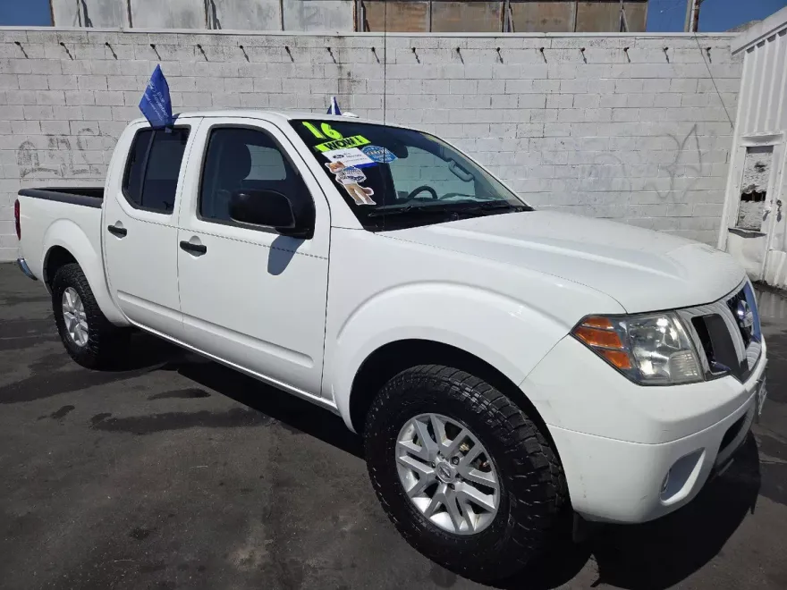 2016 Nissan Frontier SV photo 1