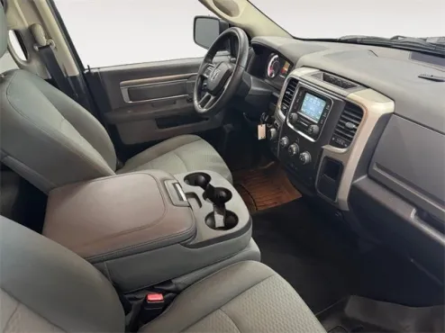 2017 Ram 1500 SLT photo 4