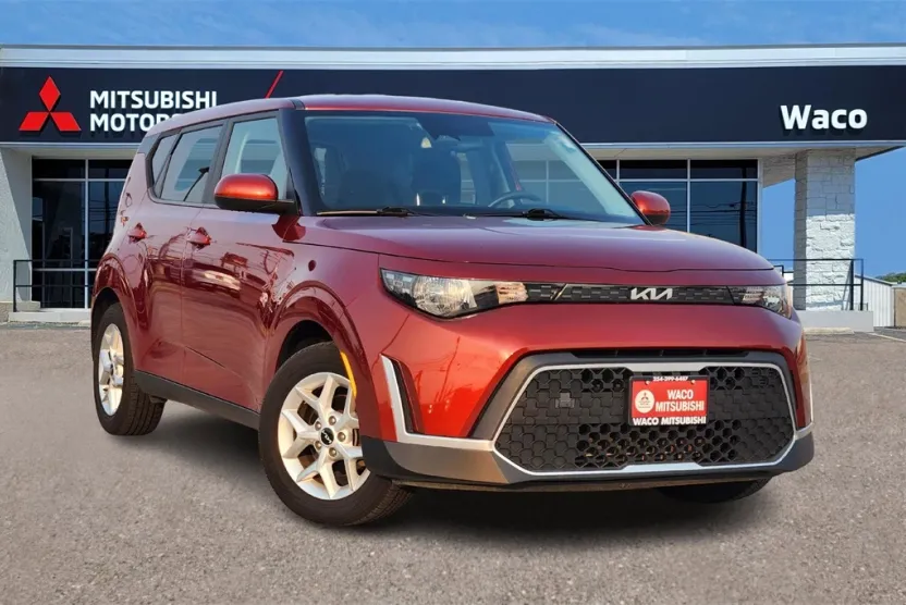 2023 Kia Soul S photo 1