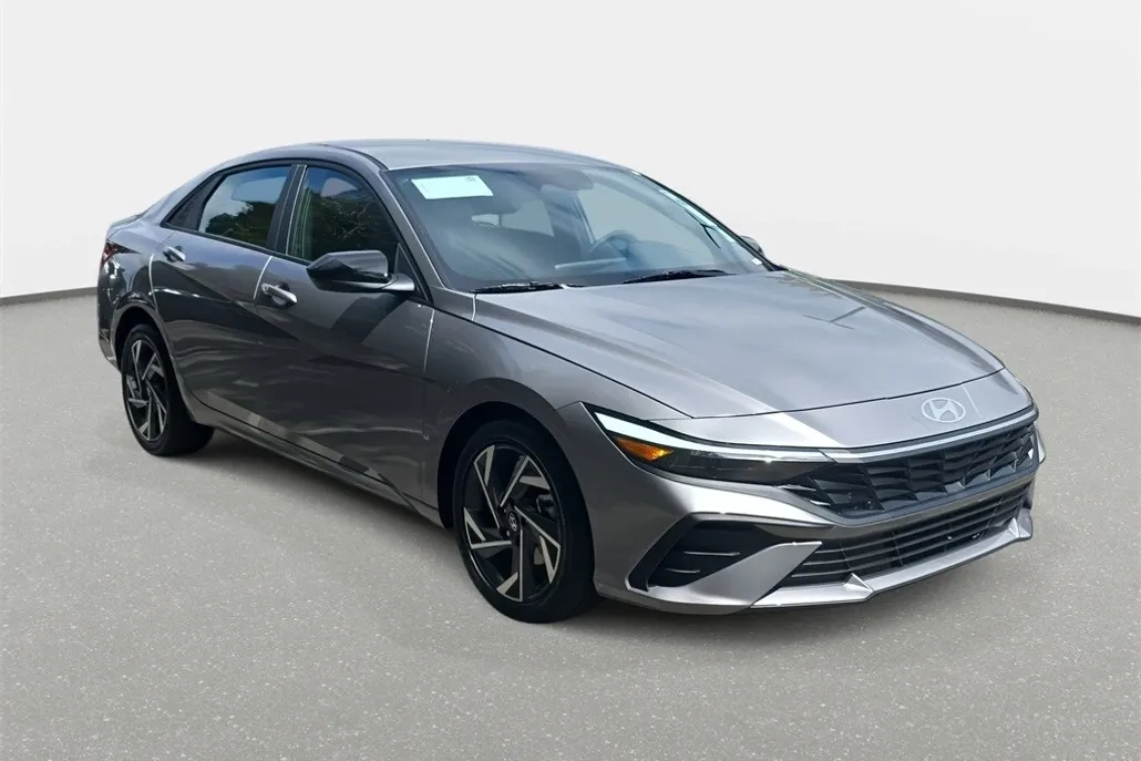 2025 Hyundai Elantra SEL Sport photo 1