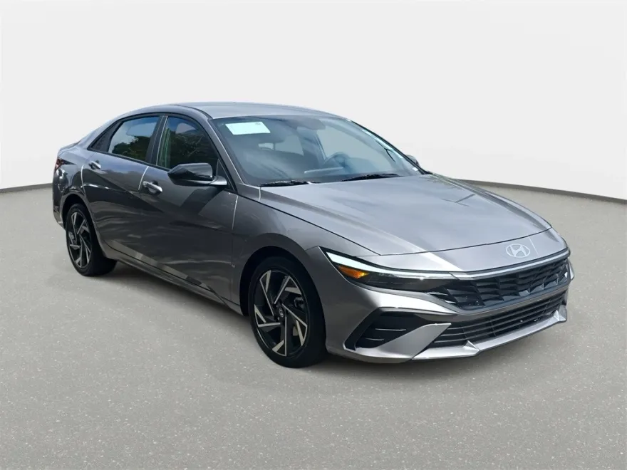 2025 Hyundai Elantra SEL Sport photo 1