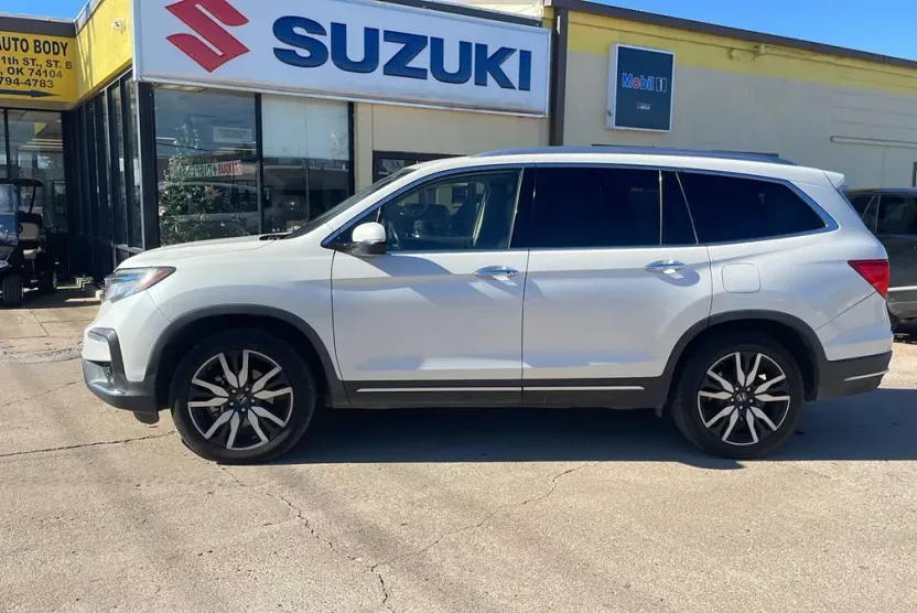 2019 Honda Pilot Touring Sport photo 1