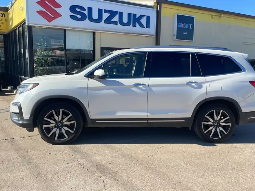 2019 Honda Pilot Touring Sport photo 1