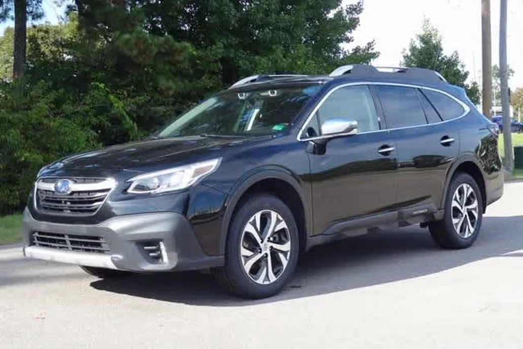 2022 Subaru Outback Touring photo 1