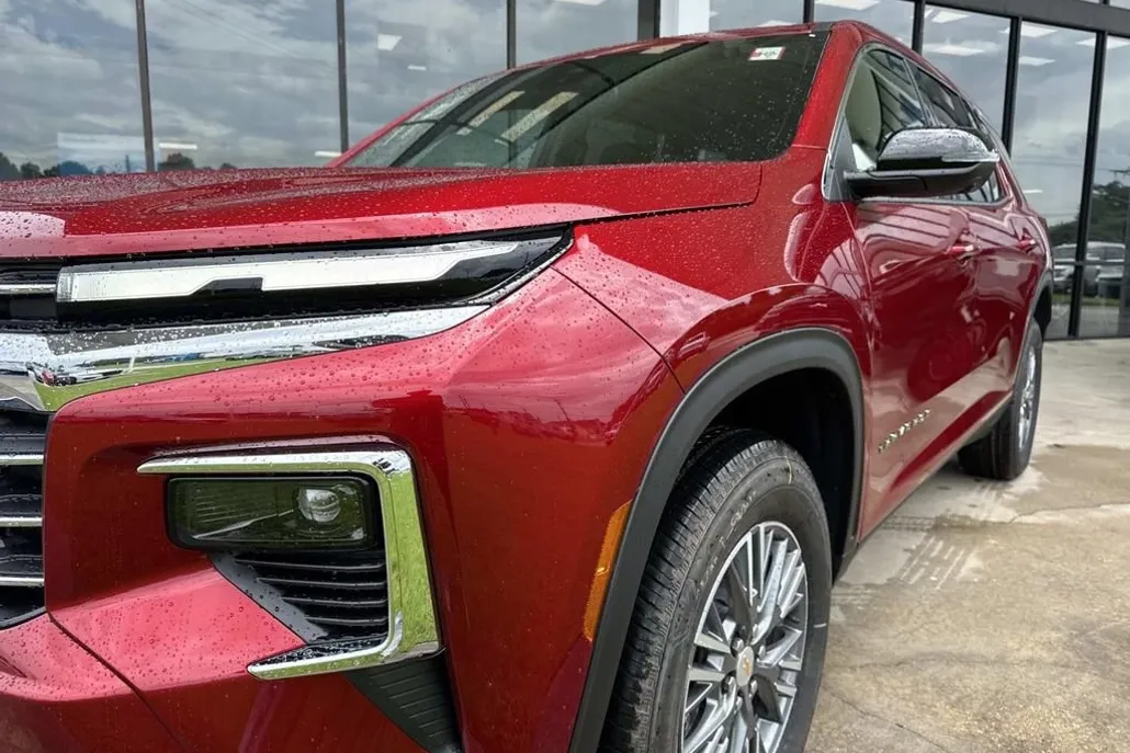 2025 Chevrolet Traverse photo 1