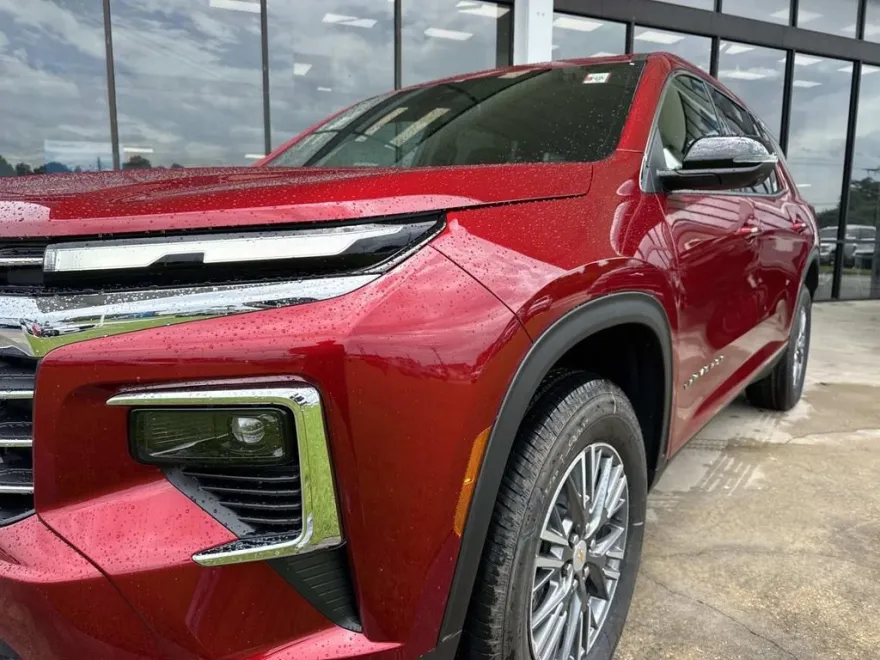 2025 Chevrolet Traverse photo 1