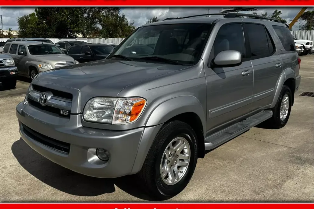 2005 Toyota Sequoia SR5 photo 1