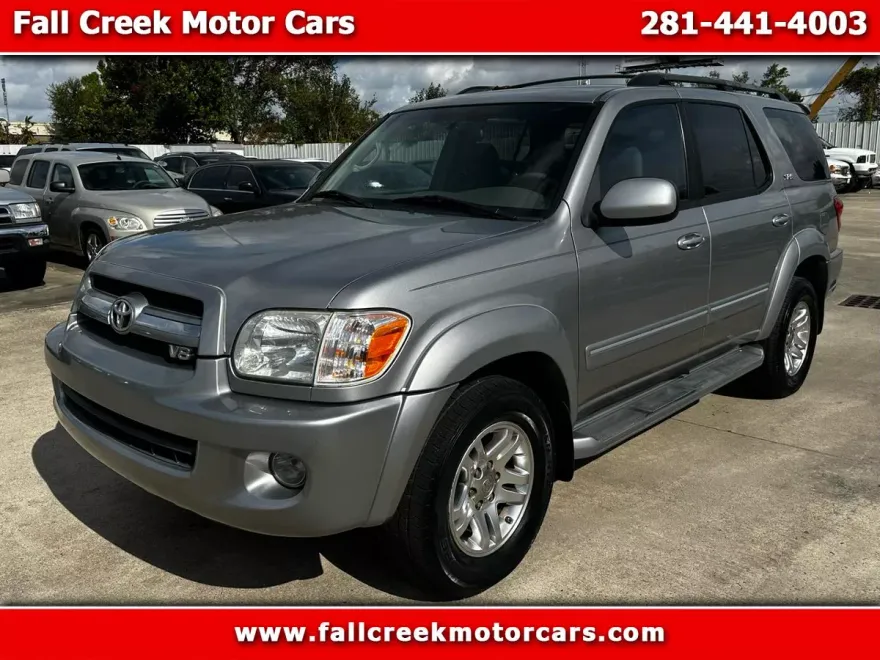 2005 Toyota Sequoia SR5 photo 1
