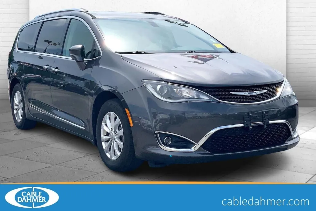 2018 Chrysler Pacifica Touring L photo 1