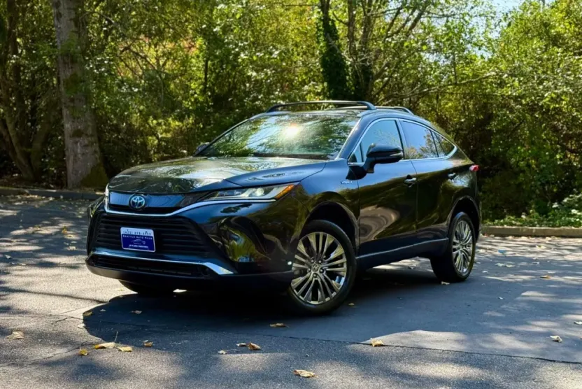 2021 Toyota Venza XLE photo 1