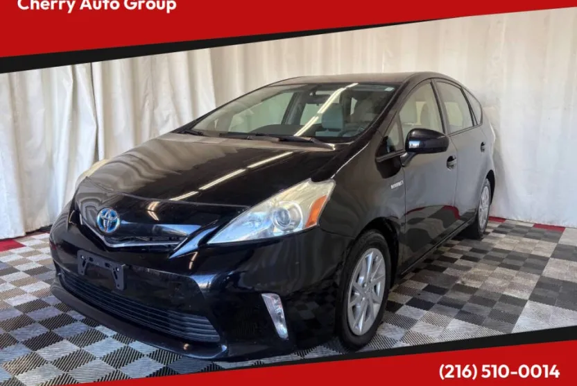 2014 Toyota Prius V Two photo 1
