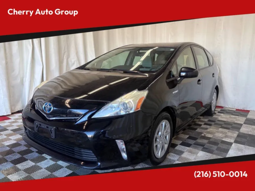 2014 Toyota Prius V Two photo 1