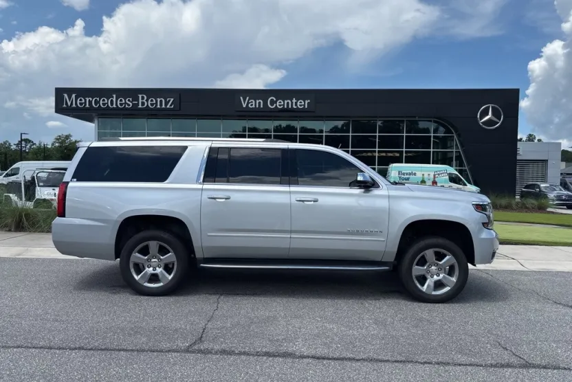 2020 Chevrolet Suburban Premier photo 1