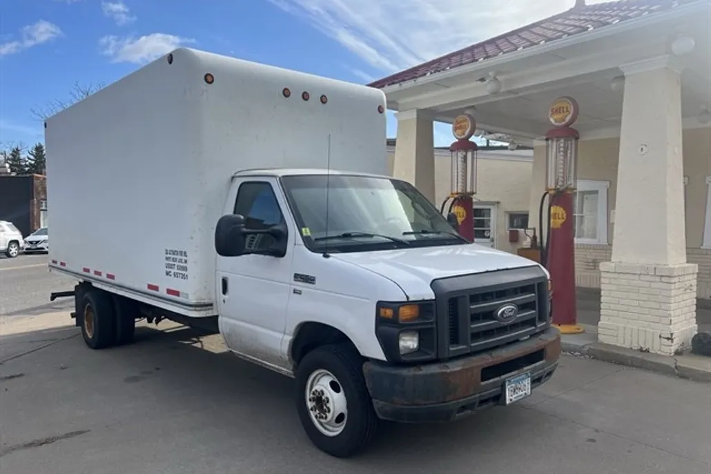 2015 Ford E-450 photo 1