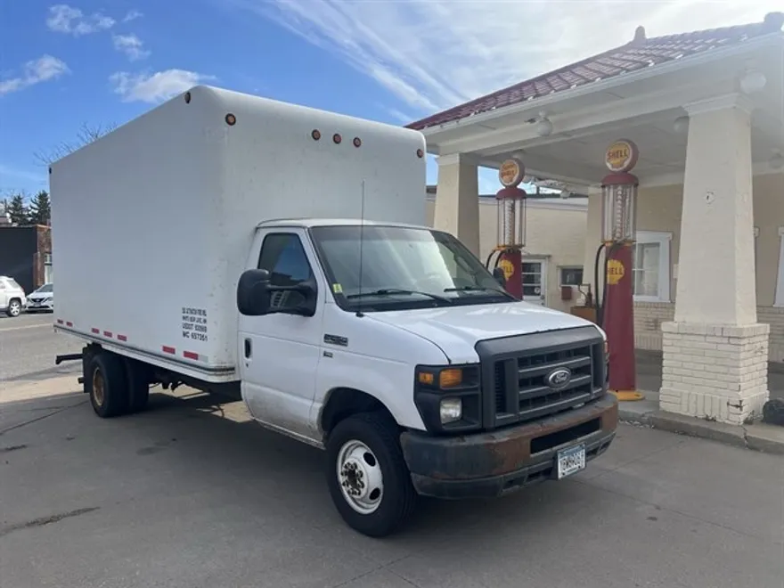 2015 Ford E-450 photo 1