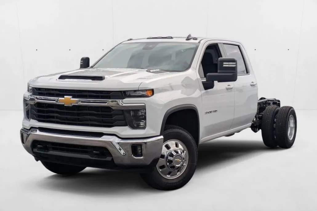 2025 Chevrolet Silverado 3500HD LT photo 1