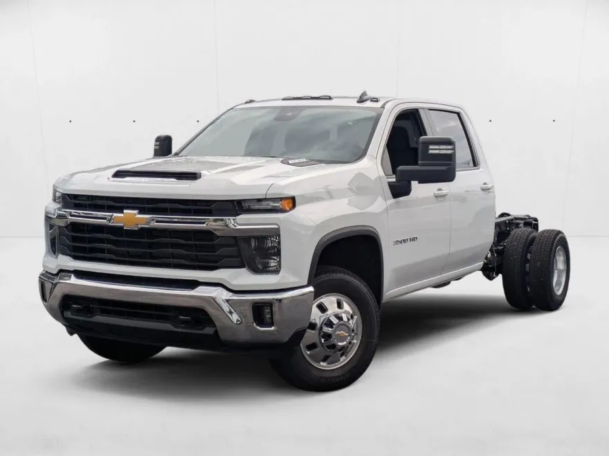2025 Chevrolet Silverado 3500HD LT photo 1