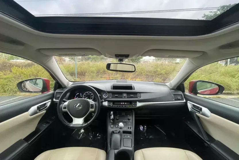 2013 Lexus CT 200h photo 1