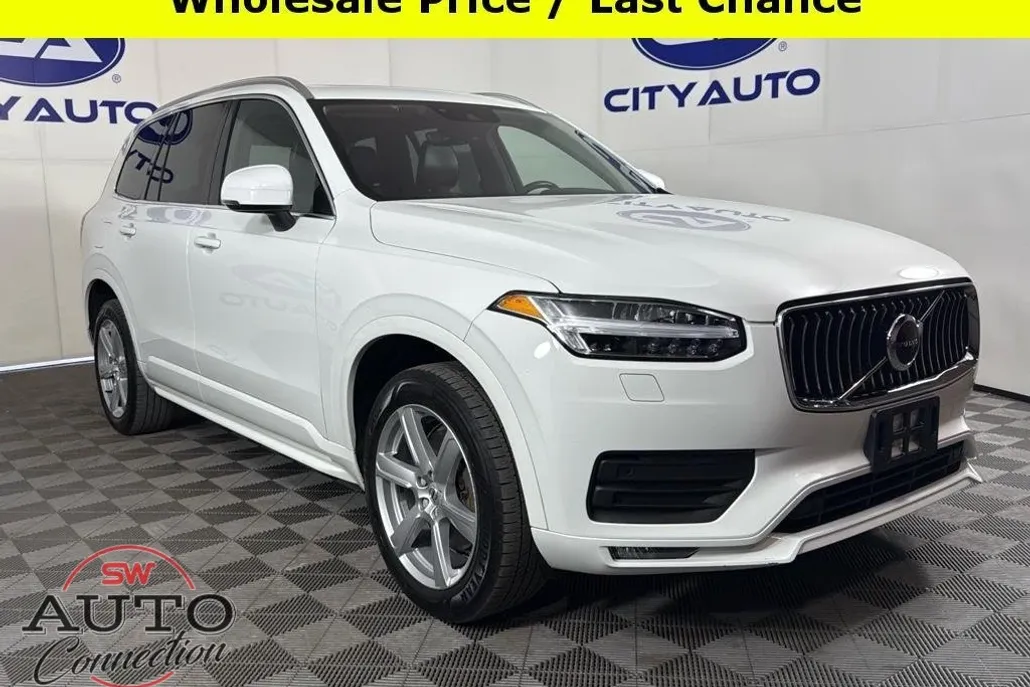 2022 Volvo XC90 T5 Momentum photo 1