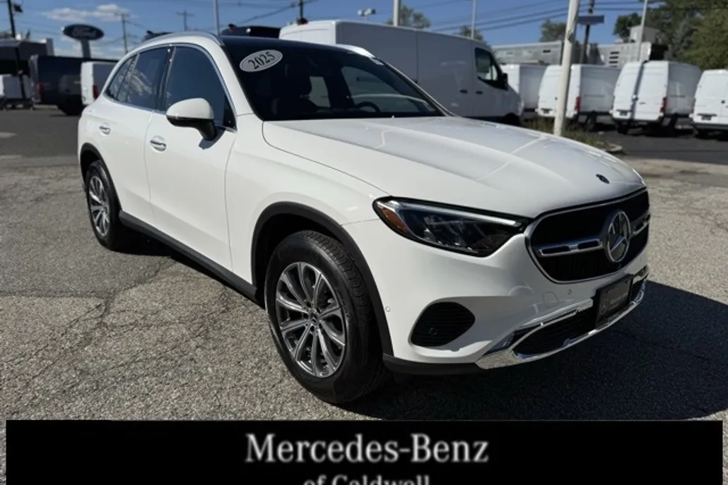 2025 Mercedes Benz GLC 300 4MATIC photo 1