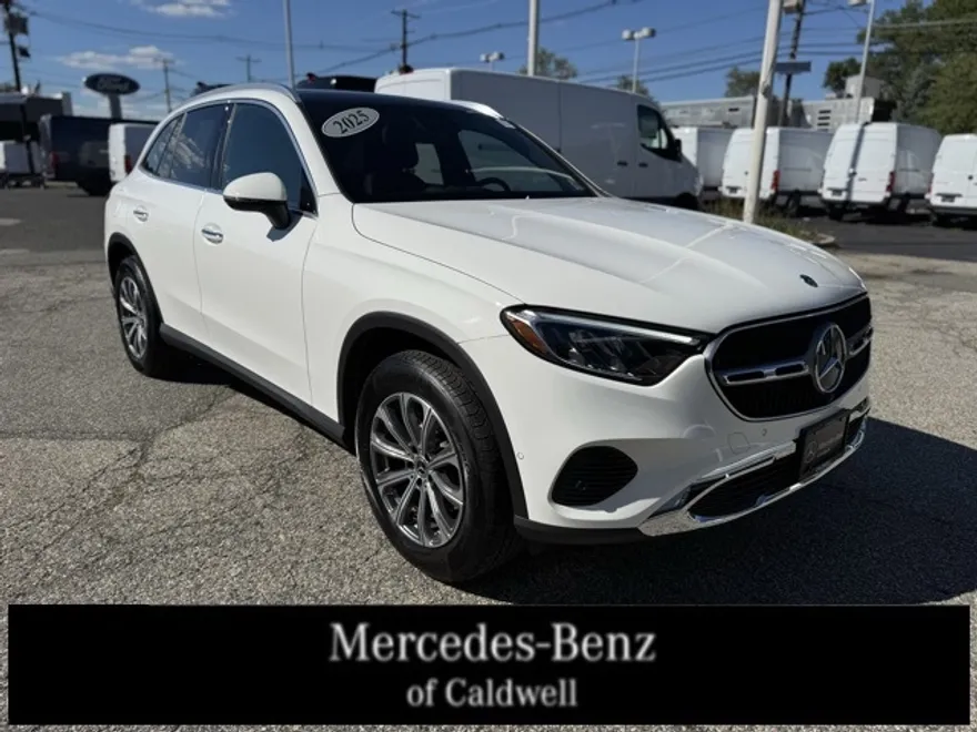 2025 Mercedes Benz GLC 300 4MATIC photo 1