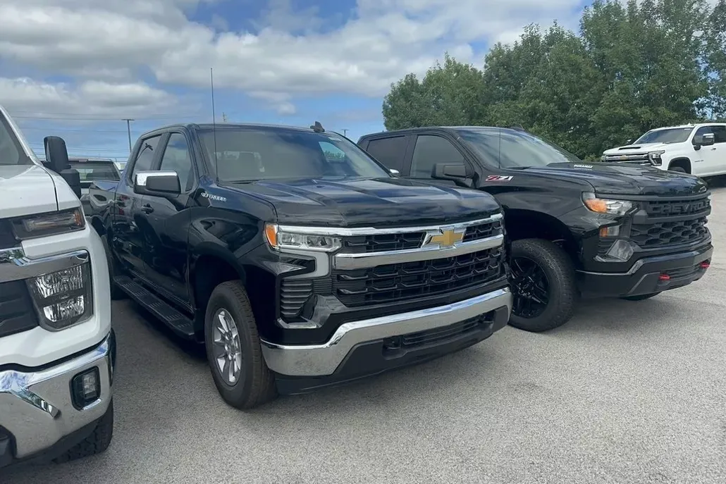 2026 Chevrolet Silverado 1500 LT photo 1