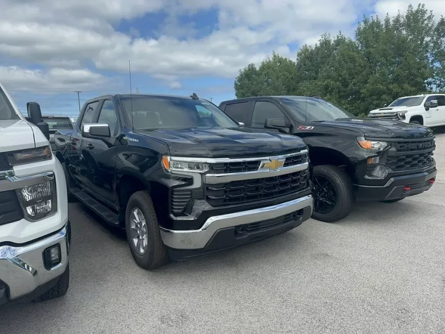 2026 Chevrolet Silverado 1500 LT photo 1