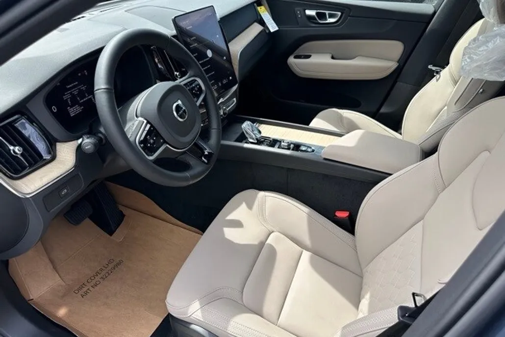 2026 Volvo XC60 B5 Plus photo 1
