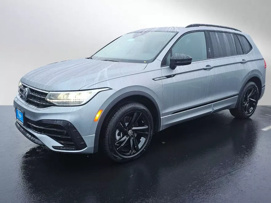 2024 Volkswagen Tiguan SE R-Line photo 1