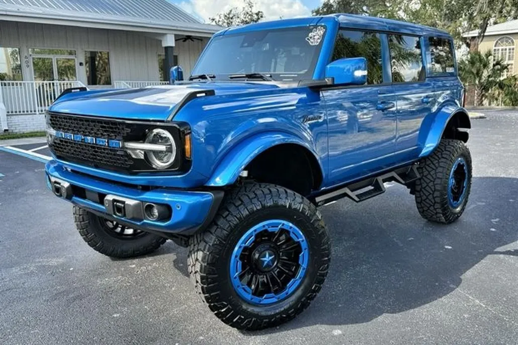 2023 Ford Bronco Badlands photo 1
