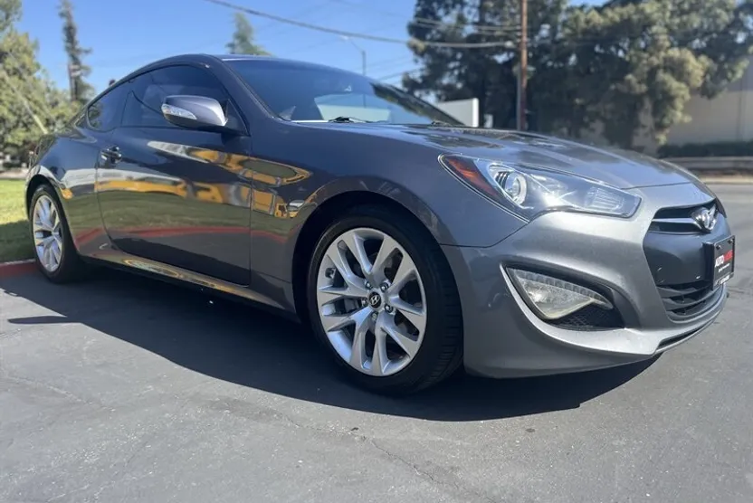 2015 Hyundai Genesis Coupe 3.8 photo 1