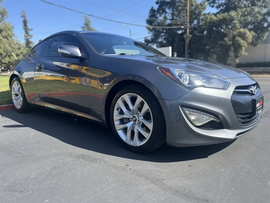 2015 Hyundai Genesis Coupe 3.8 photo 1