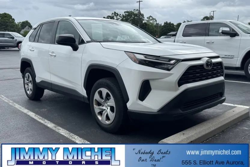 2023 Toyota RAV4 LE photo 1