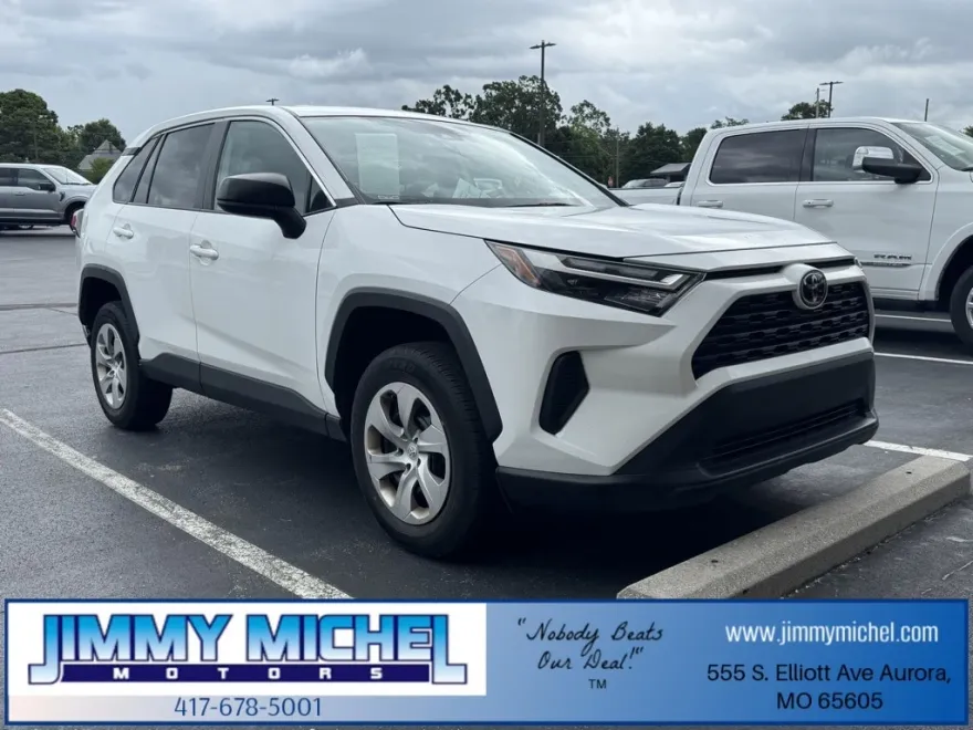 2023 Toyota RAV4 LE photo 1