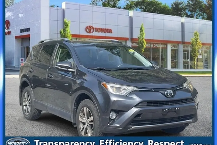 2018 Toyota RAV4 XLE photo 1