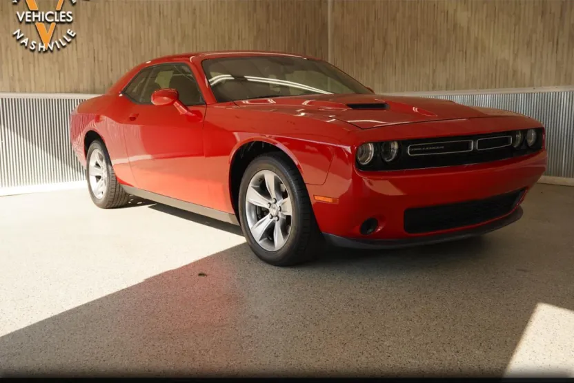 2016 Dodge Challenger SXT photo 1