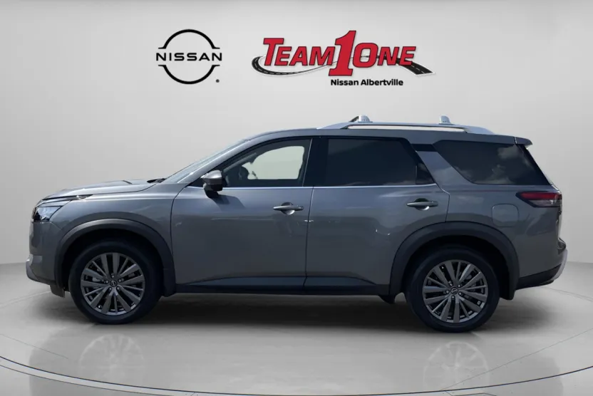 2025 Nissan Pathfinder SL photo 1