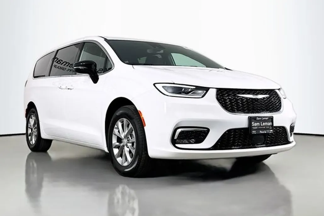 2026 Chrysler Pacifica photo 1