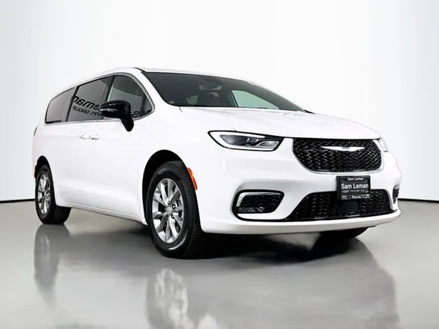 2026 Chrysler Pacifica photo 1